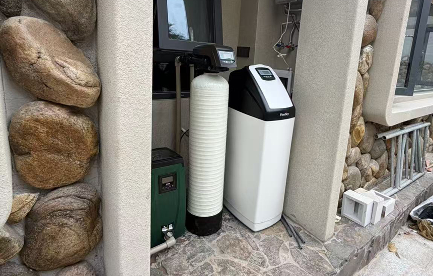 东莞宝湖山庄客户安装前置过滤器+中央净水机+中央软水机